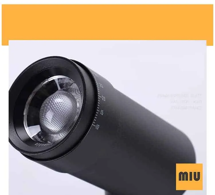 Đen rọi zoom