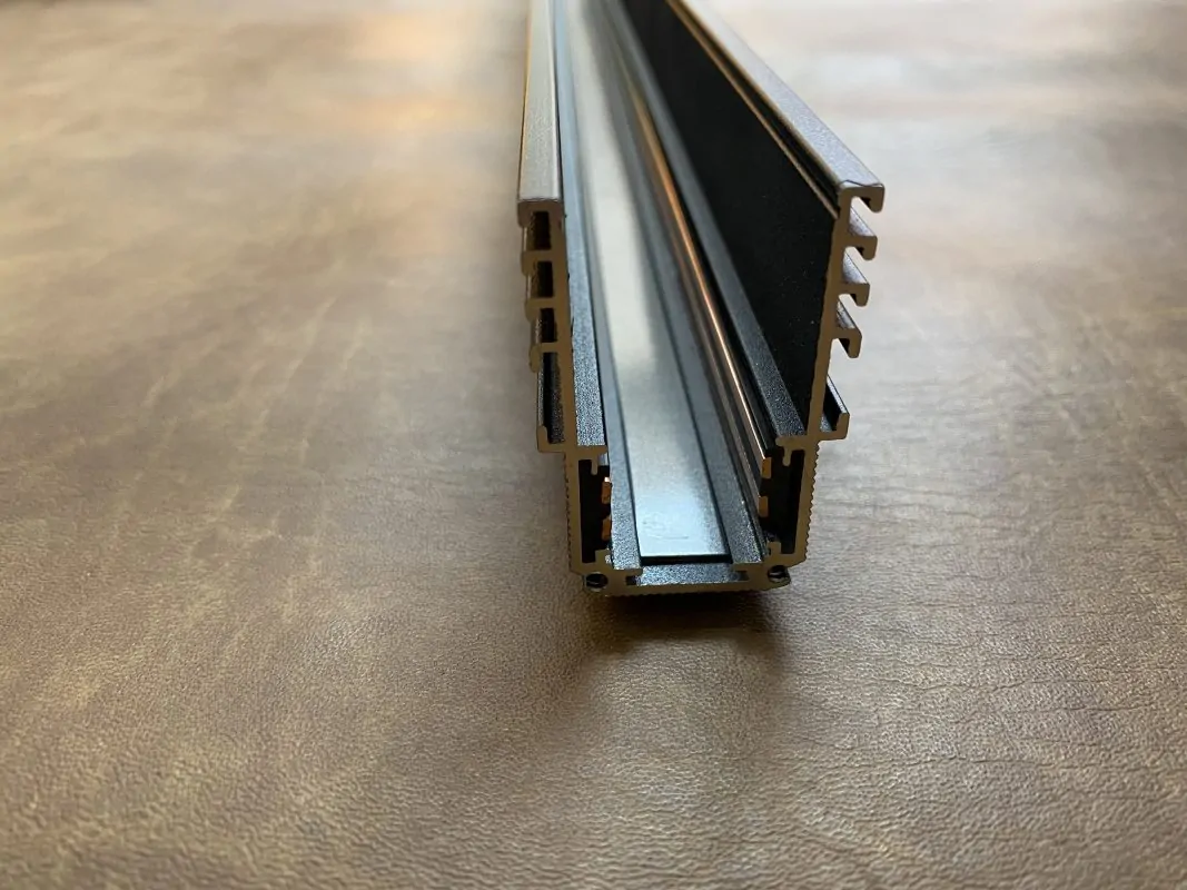 Thanh ray nam châm/ Đèn ray nam châm/ Đèn thanh ray nam châm/ Hệ đèn ray nam châm/ Thanh ray đèn led nam châm