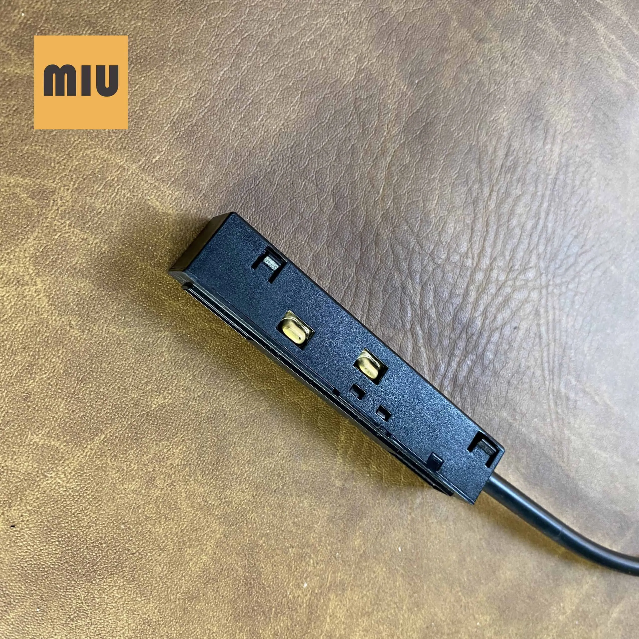 Nối nguồn thanh ray nam châm