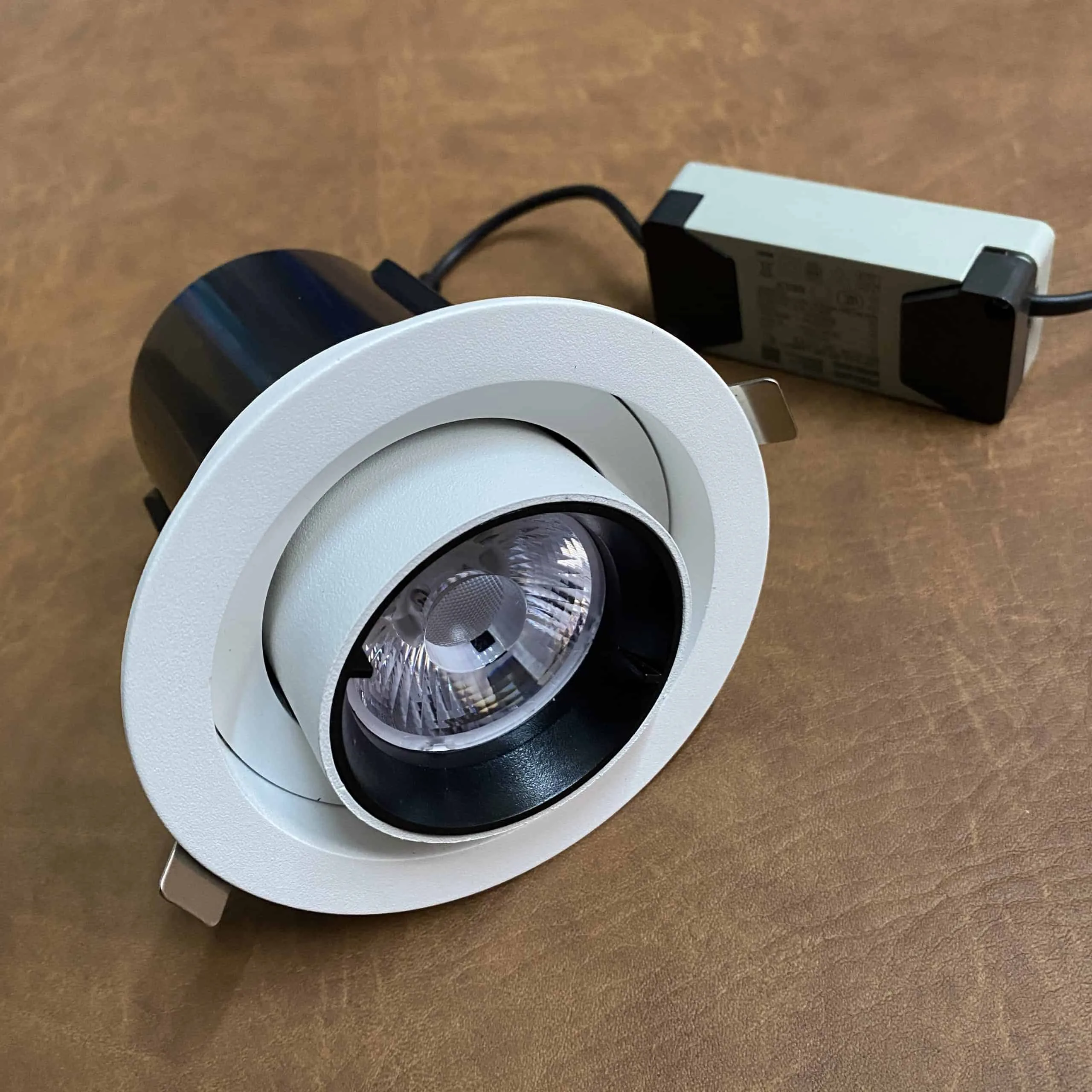 đèn led âm trần chiếu điểm spotlight chỉnh hướng góc rộng