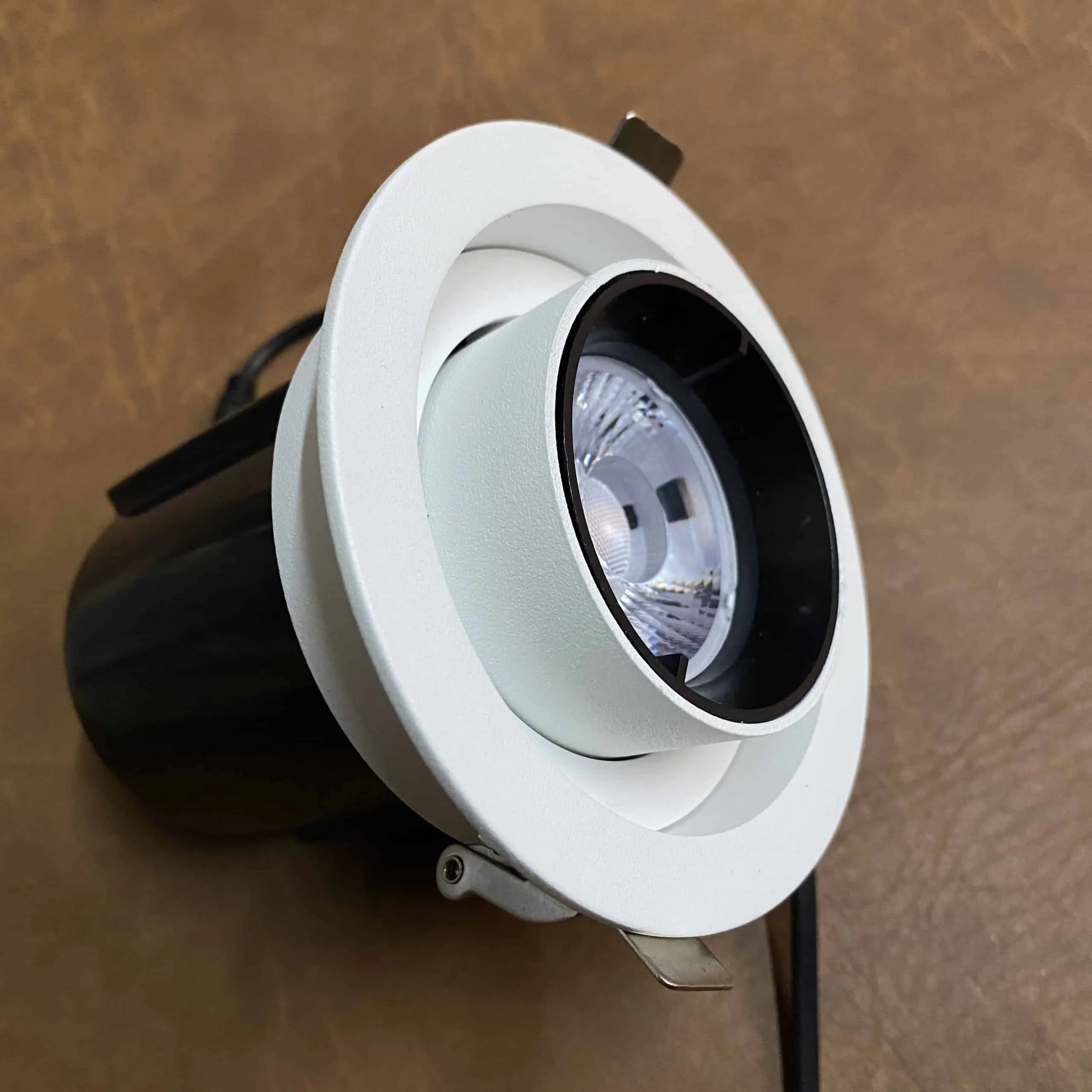 đèn led âm trần chiếu điểm spotlight chỉnh hướng góc rộng