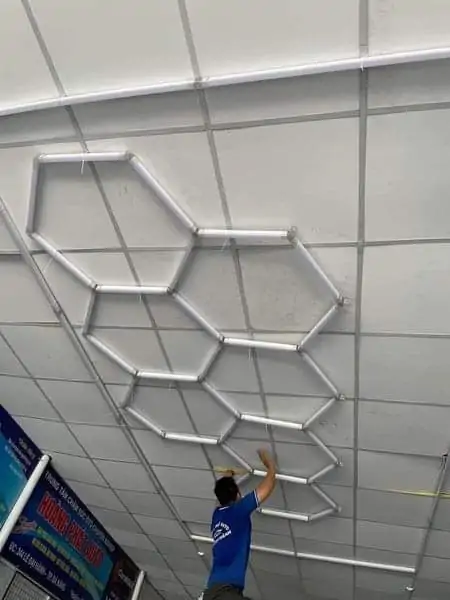 Đèn led showroom oto