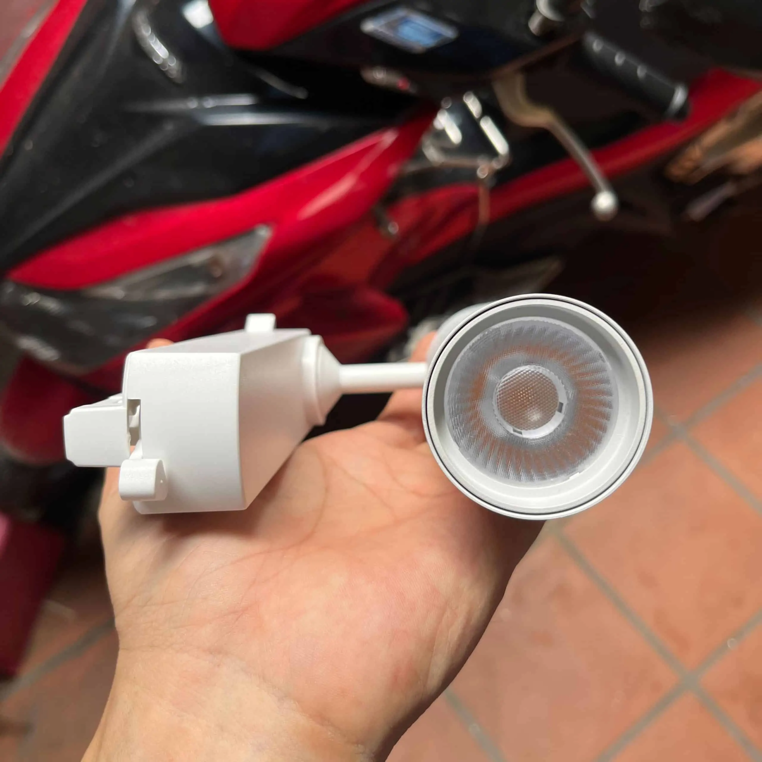 Đèn rọi ray MIUOS10W - Ảnh 9
