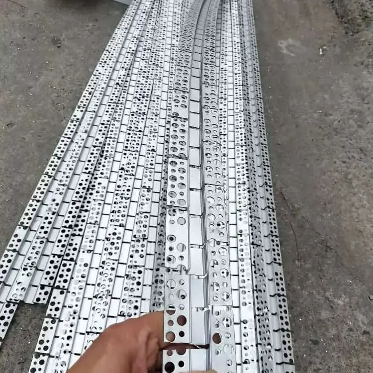 Chi tiết cấu tạo các đốt uốn và lỗ liên kết trên thanh nhôm ziczac