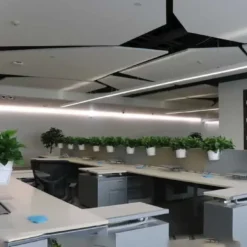 Đèn thả 2m4 chiếu sáng khu bàn làm việc văn phòng