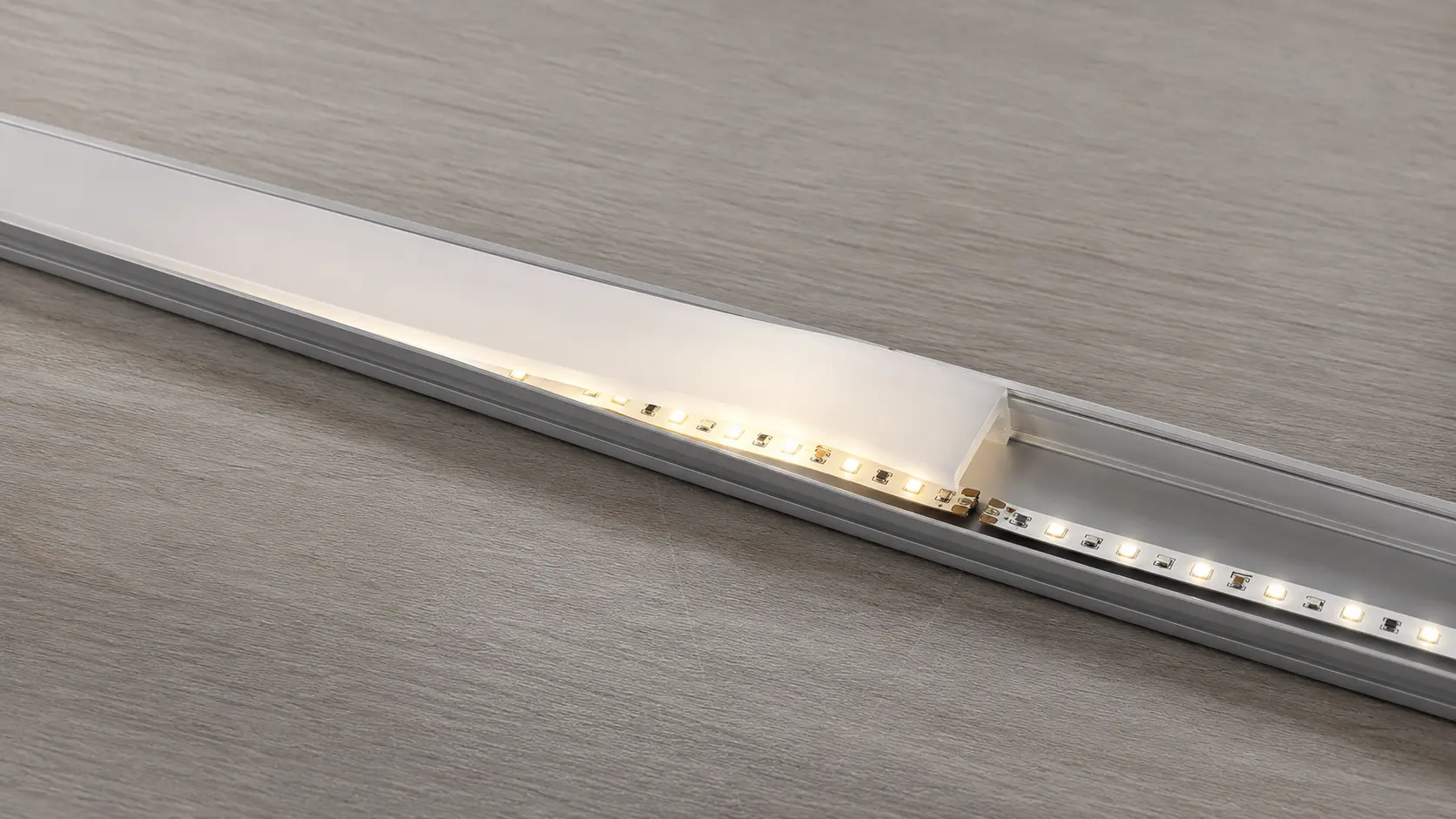 Dây LED bong keo và mối nối tạo điểm sáng tối trong thanh nhôm