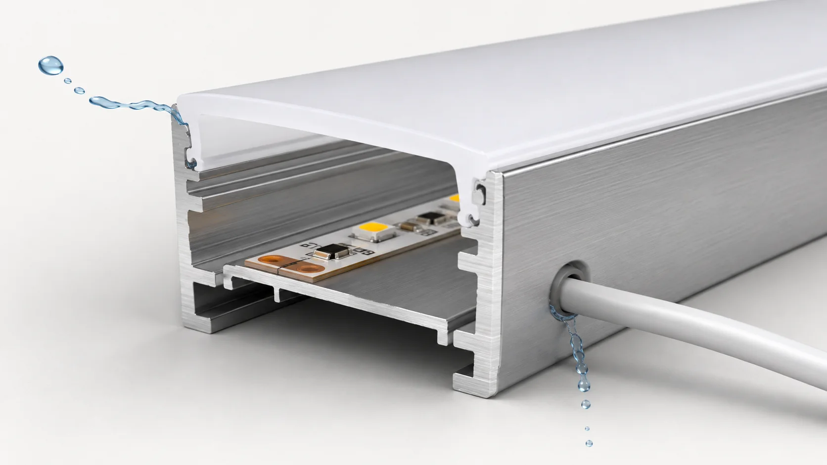 Mặt cắt thanh nhôm LED cho thấy nước có thể lọt qua khe mặt tán quang và lỗ luồn dây